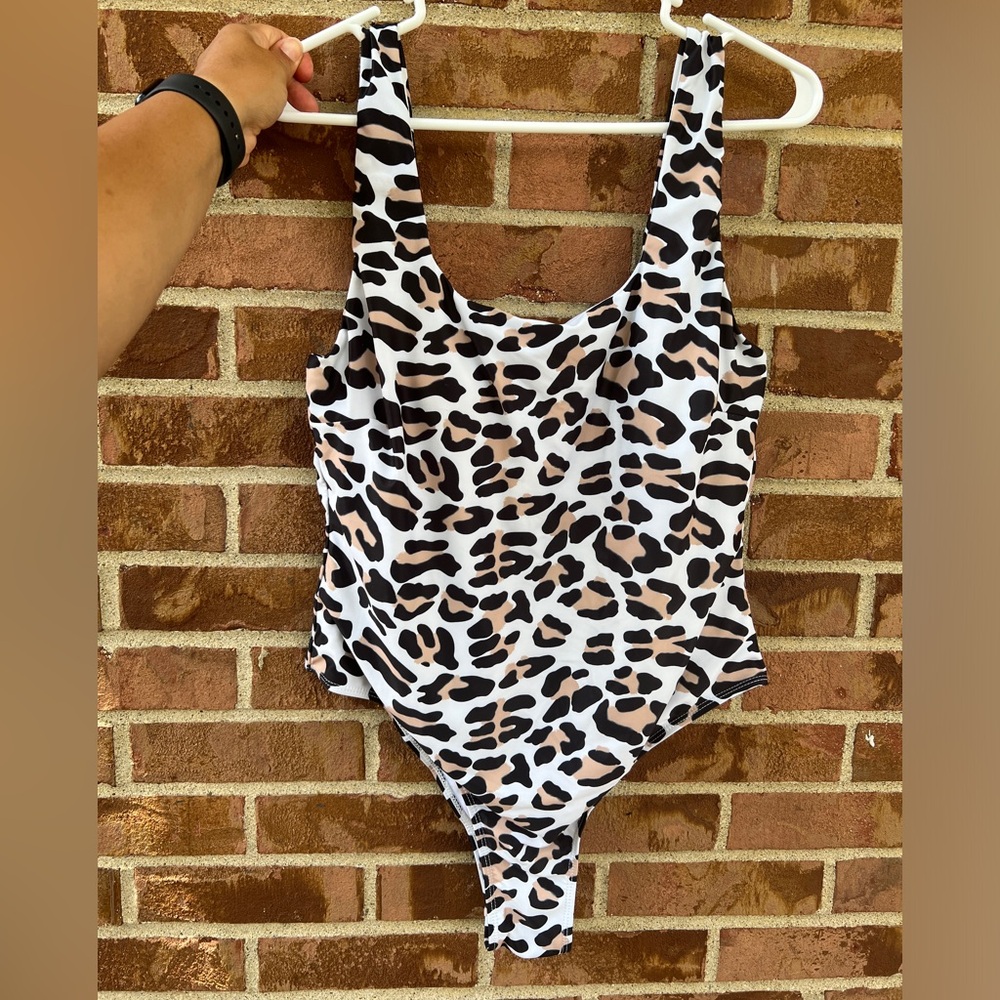 PRETTYGARDEN brand, 1 piece swimsuit, tummy control, u-neck, white leopard print